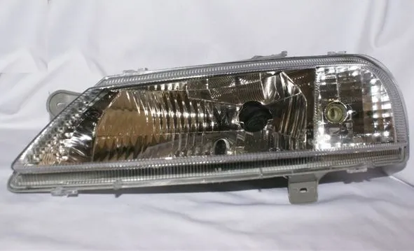 SEMIOPTICA IZQ GM CELTA 01