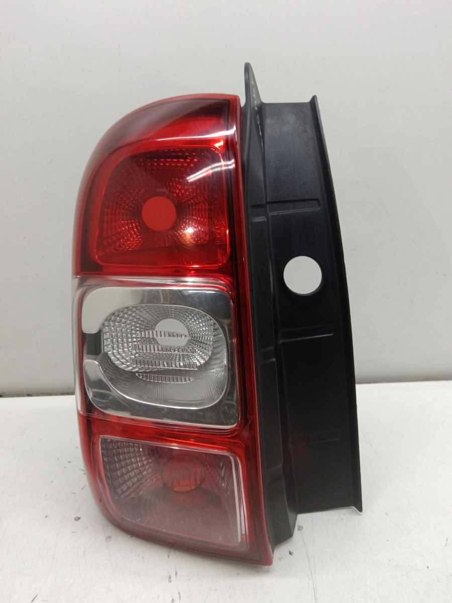 Farol Trasero Izquierdo Exterior Renault Duster 2010-Actualidad Ambiance 4×4
