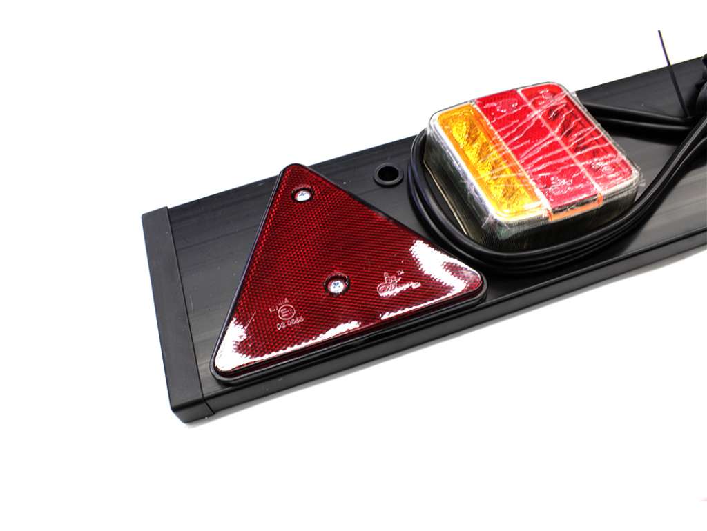 Faro trasero universal para trailer con barra