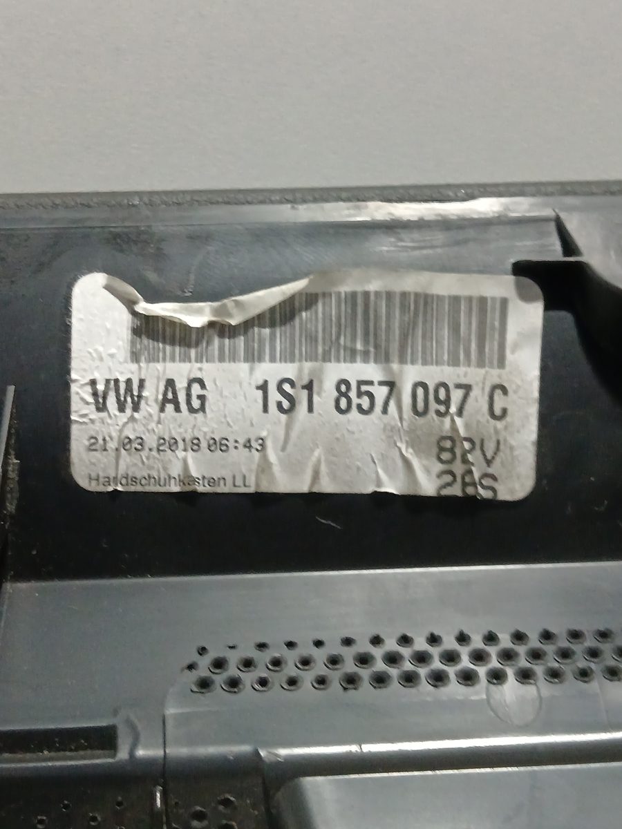Guantera Volkswagen Up! (122) 2016-2018 VWAG1S1857097C