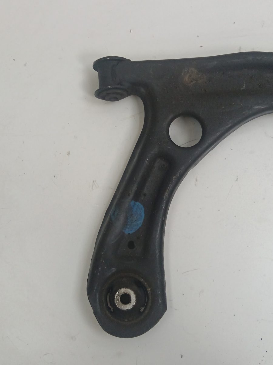 Parrilla De Suspension Inferior Delantera Derecha Volkswagen Up! (121) 2011-2016 *