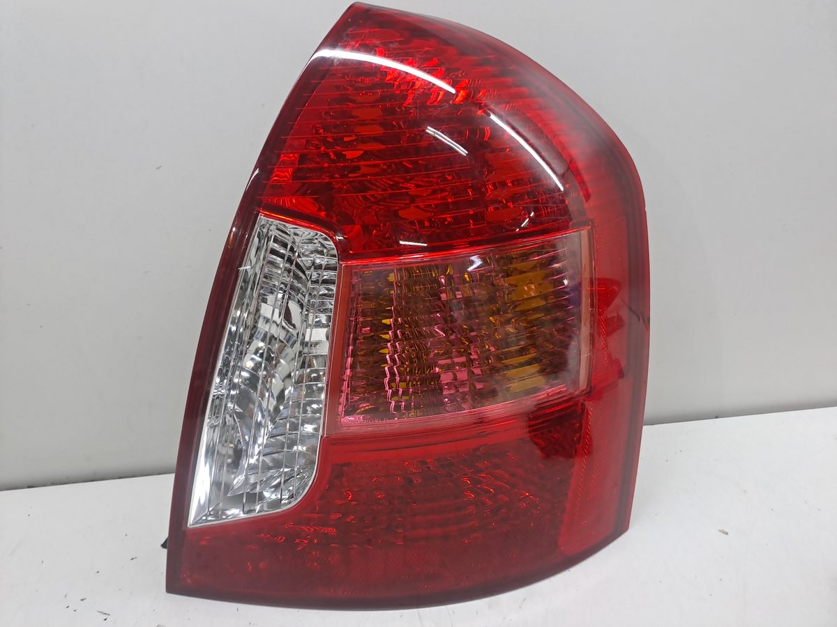 Farol Trasero Derecho Exterior Hyundai Accent (MC) 2006-2010 CRDi CAT 082211934