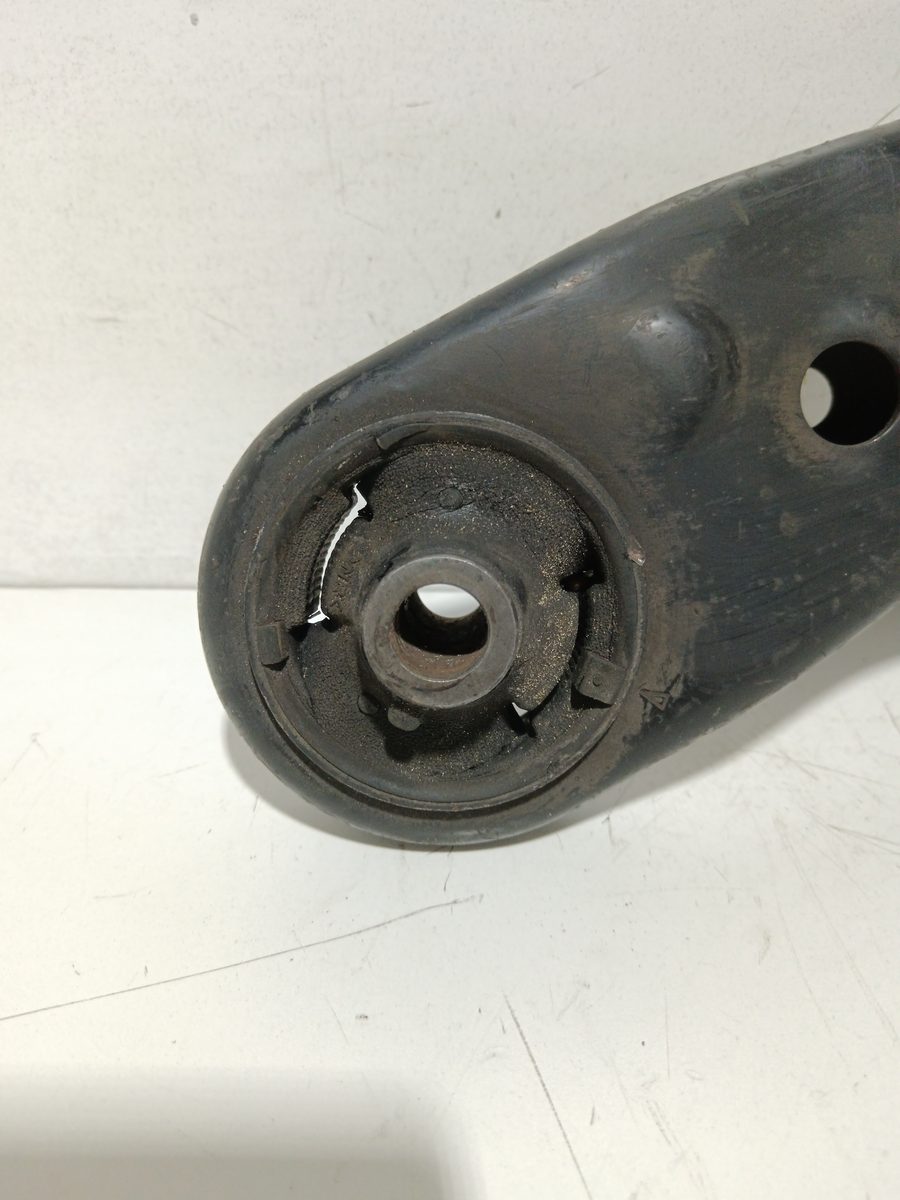 Parrilla de Suspension Inferior Trasera Derecha Toyota Corolla (E15) 2006-2011 Luna