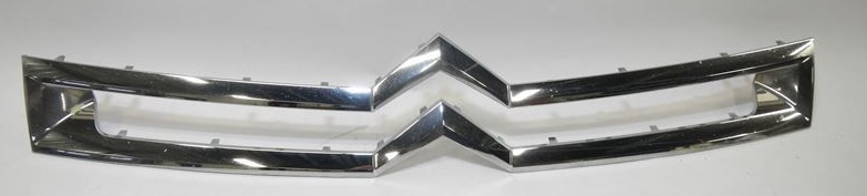 Insignia delantera de capot