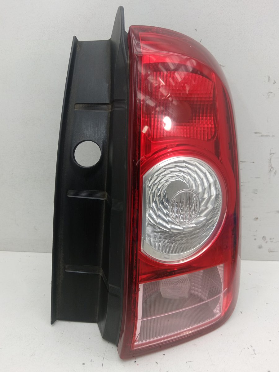 Farol Trasero Derecho Exterior Renault Duster 2010-Actualidad Laureate 4×2