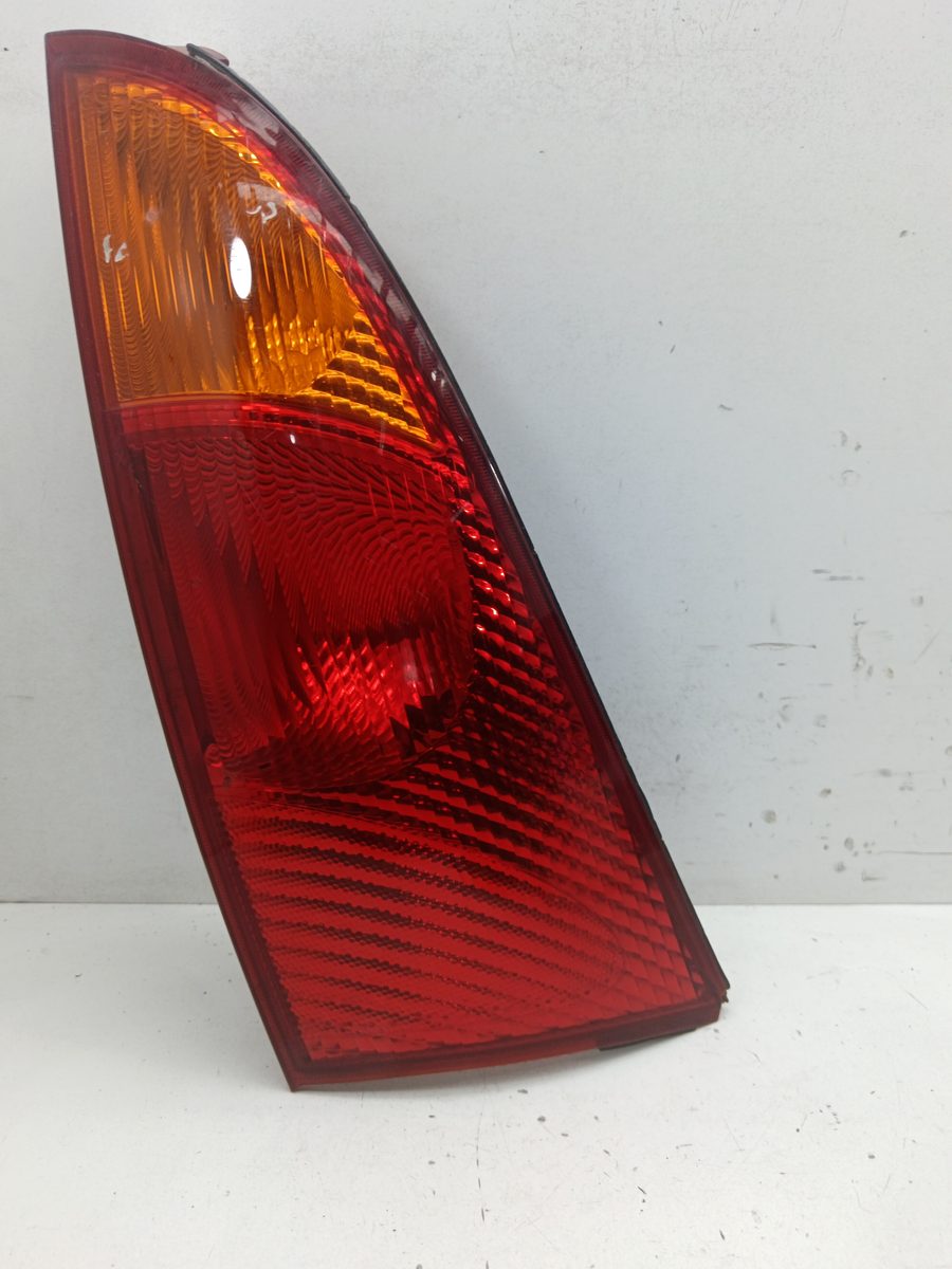 Farol Trasero Derecho Exterior Ford Focus Berlina (CAP) 2004-2007 TDCi CAT