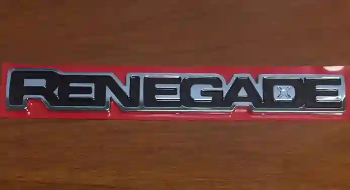 EMBLEMA PUERTA LATERAL JEEP «RENEGADE»