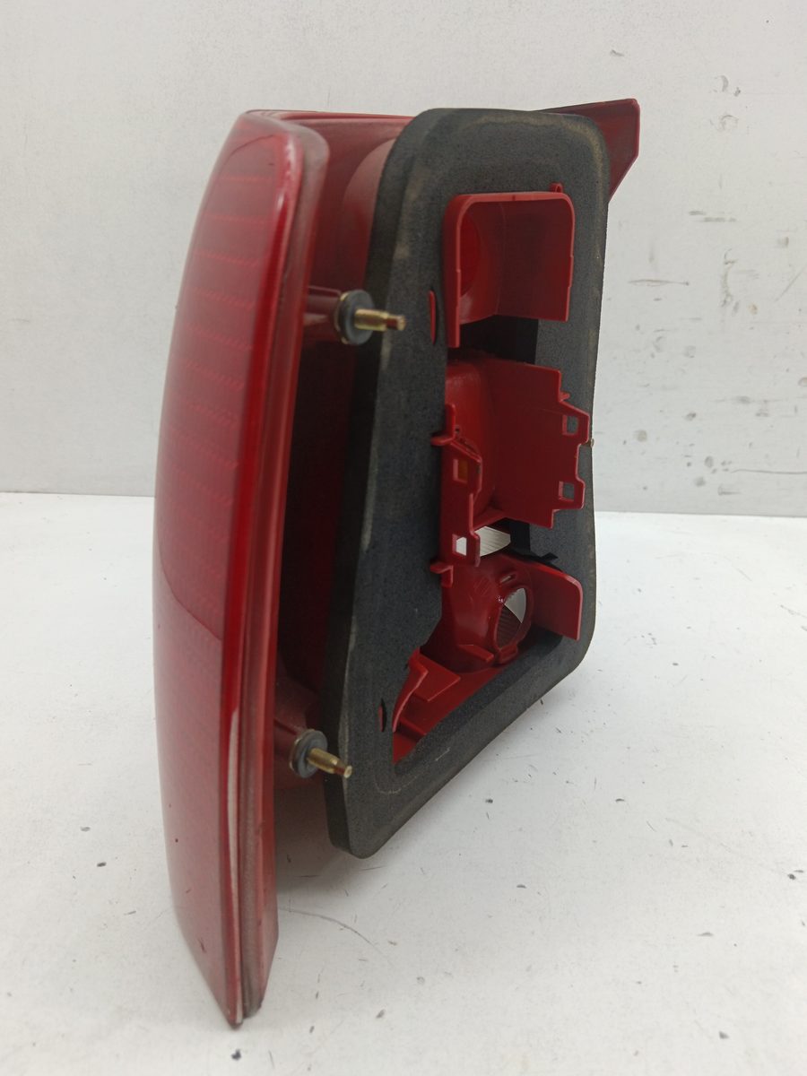 Farol Trasero Derecho Exterior Volkswagen Passat Berlina (3A2) 1993-1996 CL 3B5945096F