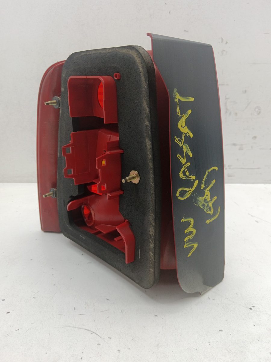 Farol Trasero Derecho Exterior Volkswagen Passat Berlina (3A2) 1993-1996 CL 3B5945096F