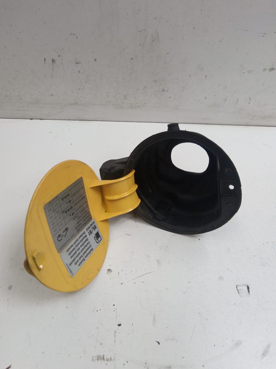 Tapa Exterior Combustible Volkswagen Fox (5Z1) 2005-2012 Básico