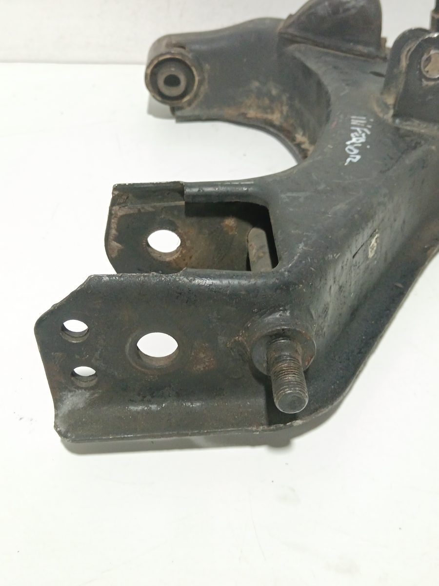 Parrilla de Suspension Inferior Trasera Derecha Nissan Np300 Pick-up (LCD22)