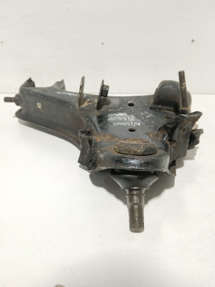 Parrilla de Suspension Inferior Trasera Derecha Nissan Np300 Pick-up (LCD22)
