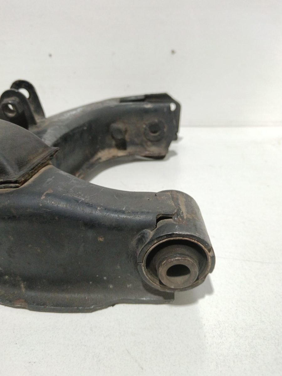 Parrilla de Suspension Inferior Trasera Derecha Nissan Np300 Pick-up (LCD22)
