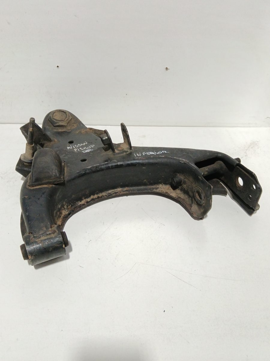 Parrilla de Suspension Inferior Trasera Derecha Nissan Np300 Pick-up (LCD22)