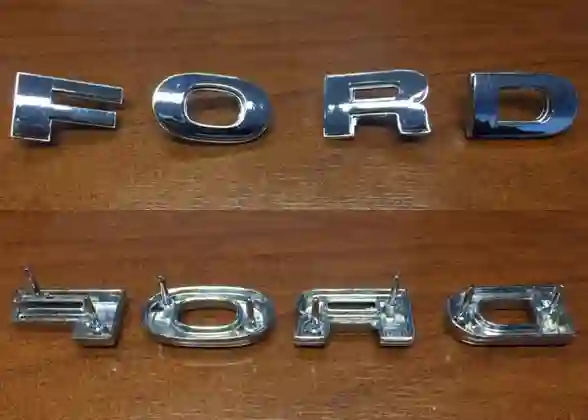 Emblema "Ford" para portón trasero