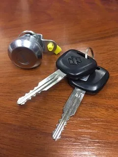Cilindro de cerradura de puerta delantero izquierdo con llave