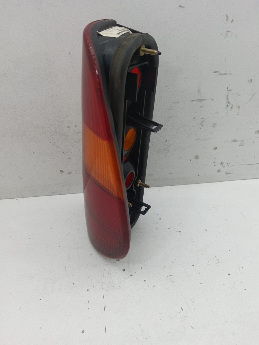 Farol Trasero Derecho Exterior SEAT Inca (6K9) 1995-2003 CL Familiar 06K9945095