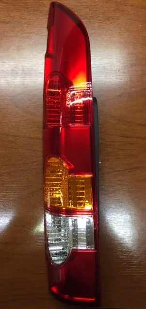 Faro trasero derecho