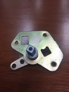 SOPORTE BLOQUEO PUERTA IZQ DAEWOO-GM