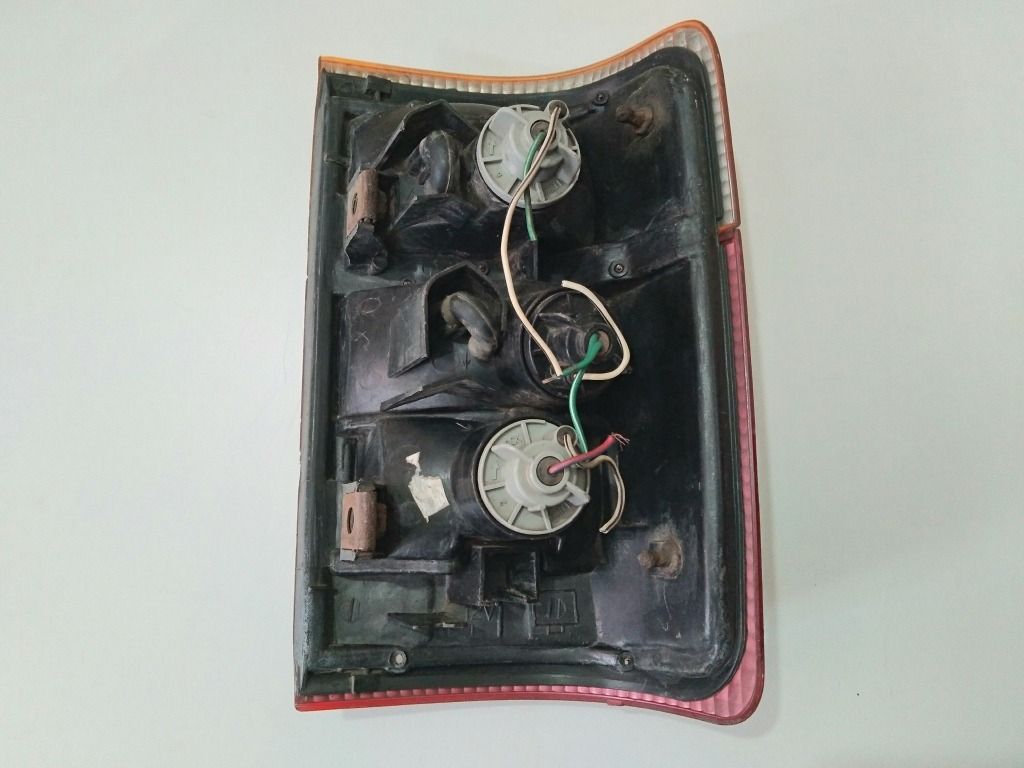 Faro Trasero Toyota Runner 90s