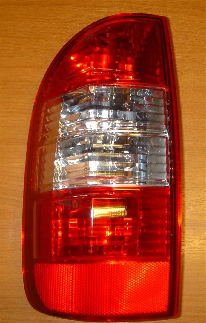 Faro trasero izquierdo