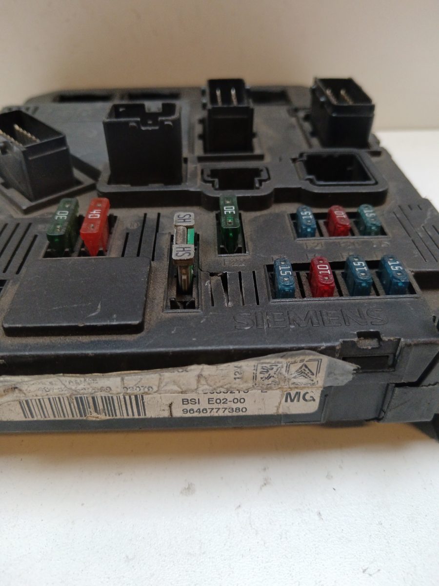 Caja Reles / Fusibles / Modulo Bsi Peugeot 206 Berlina 1998-2010 2.0 HDi CAT S120104700M