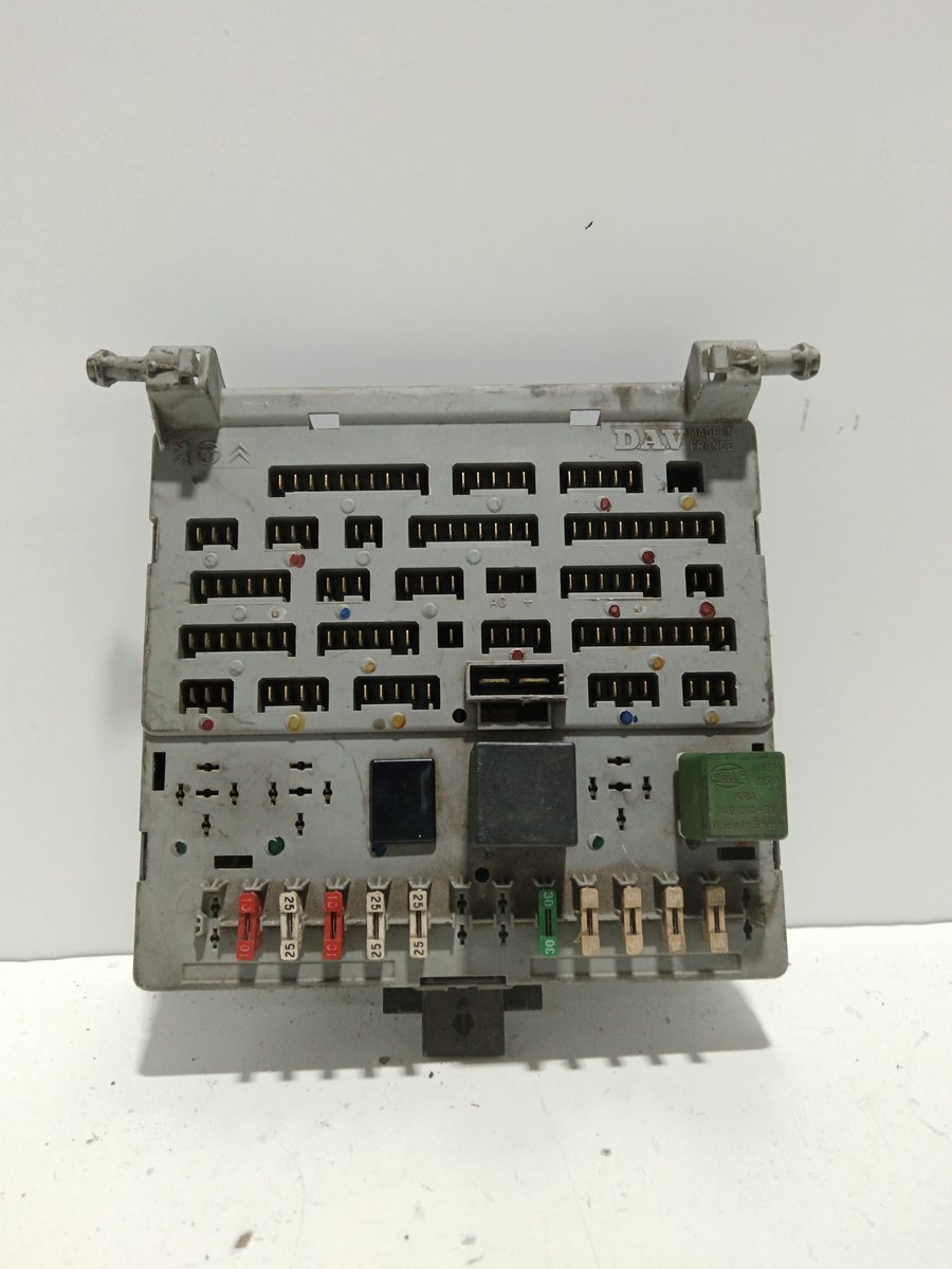 Caja Reles / Fusibles Peugeot 205 Berlina 1983-1998 GENERATION
