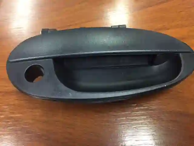 Manija de puerta exterior delantera derecha