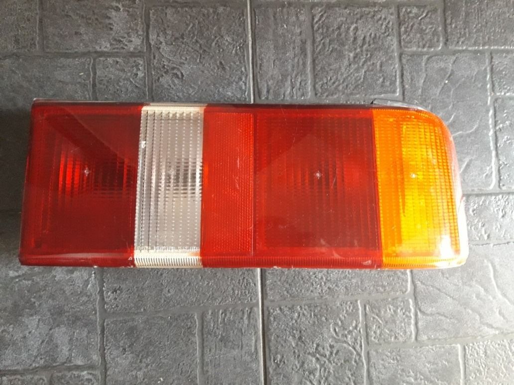 Faro Ford Sierra Derecho