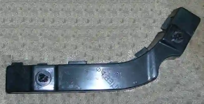 Soporte de paragolpes delantero izquierdo