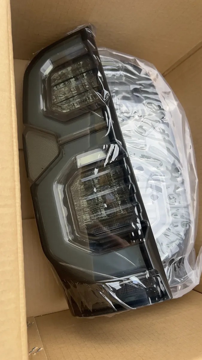 Par de Faros Traseros Full LED GR para Toyota Hilux 2005–2015