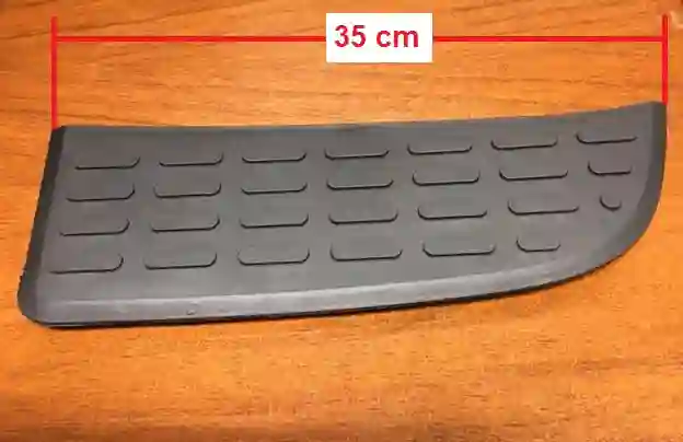 Pisadera paragolpes trasero derecho