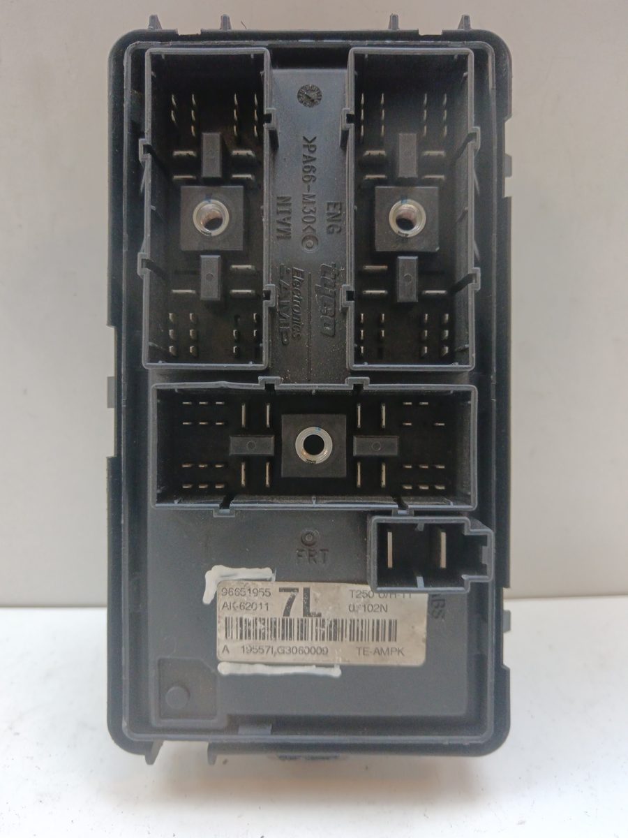 Caja Reles / Fusibles Chevrolet Aveo 2006-2012 LS 1.4L 74kW 96651955