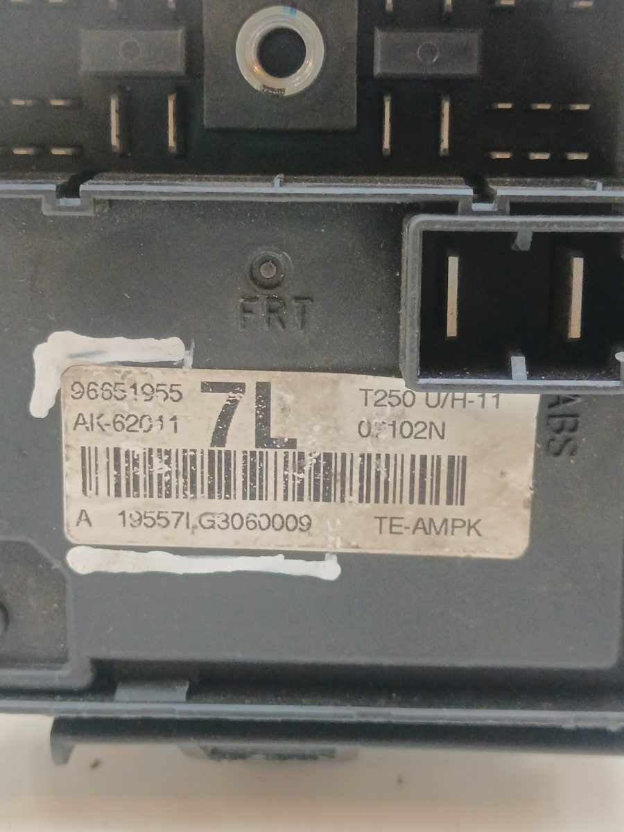Caja Reles / Fusibles Chevrolet Aveo 2006-2012 LS 1.4L 74kW 96651955