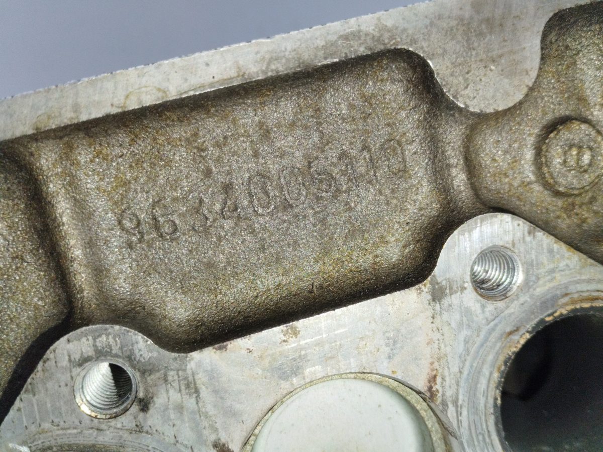Tapa De Cilindros Citroën C2 2003-2010 1,4 1.4L 54kW 9634005110