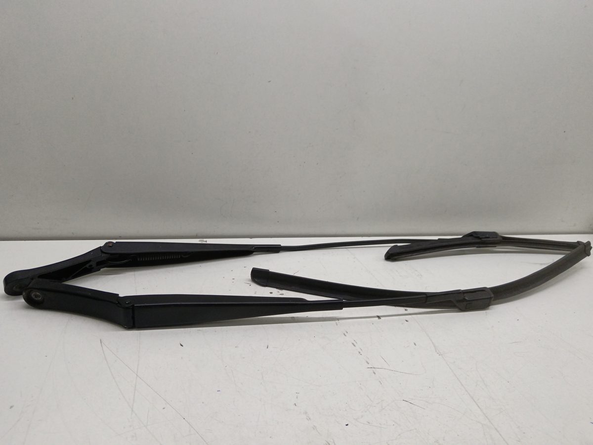 Juego De Brazos De Limpia Parabrisa Delanteros Volkswagen Up! (121) 2011-2016 * 1S1955409B