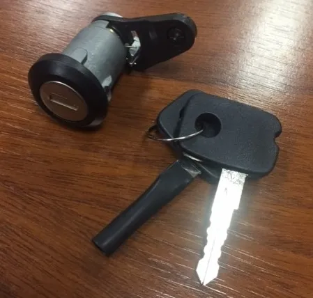 CILINDRO PUERTA DER GM CHEVETTE 75 (NEGRO)