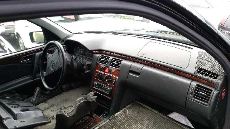 Parrilla de Suspension Inferior Trasera Izquierda Mercedes-Benz Clase E (W210) Berlina