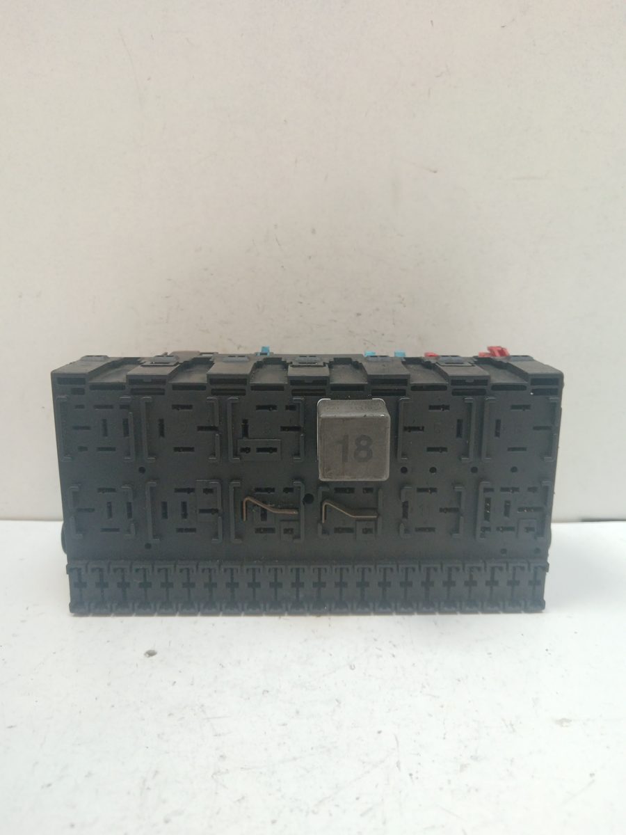 Caja Reles / Fusibles SEAT Toledo (1L) 1991-1999 Base 1.9L 47kW