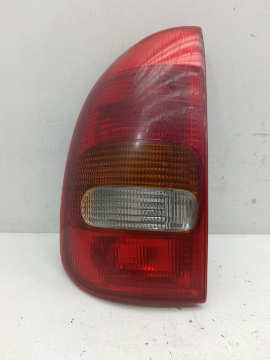 Farol Trasero Izquierdo Exterior Chevrolet Corsa B 1996-2000