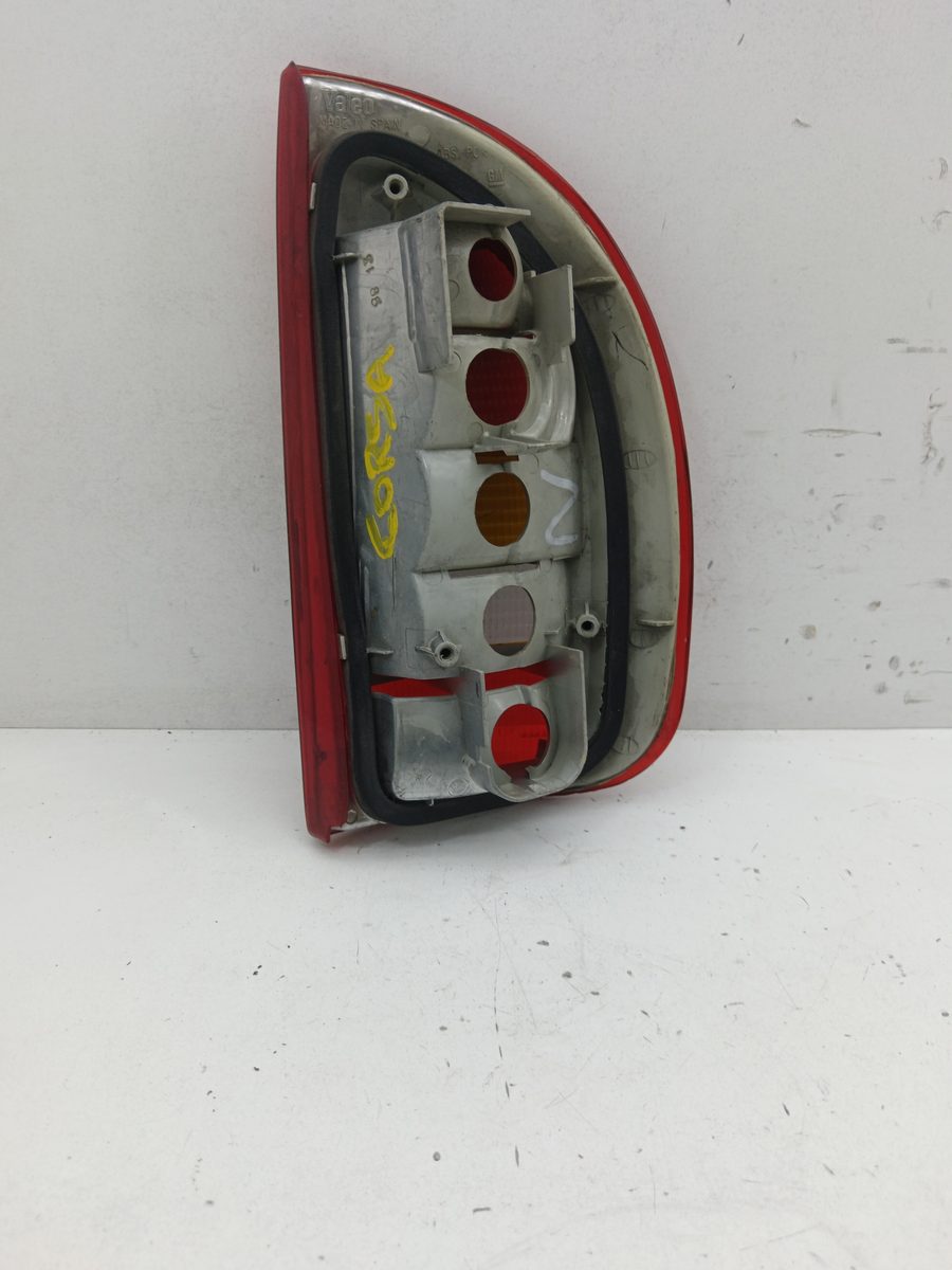 Farol Trasero Izquierdo Exterior Chevrolet Corsa B 1996-2000