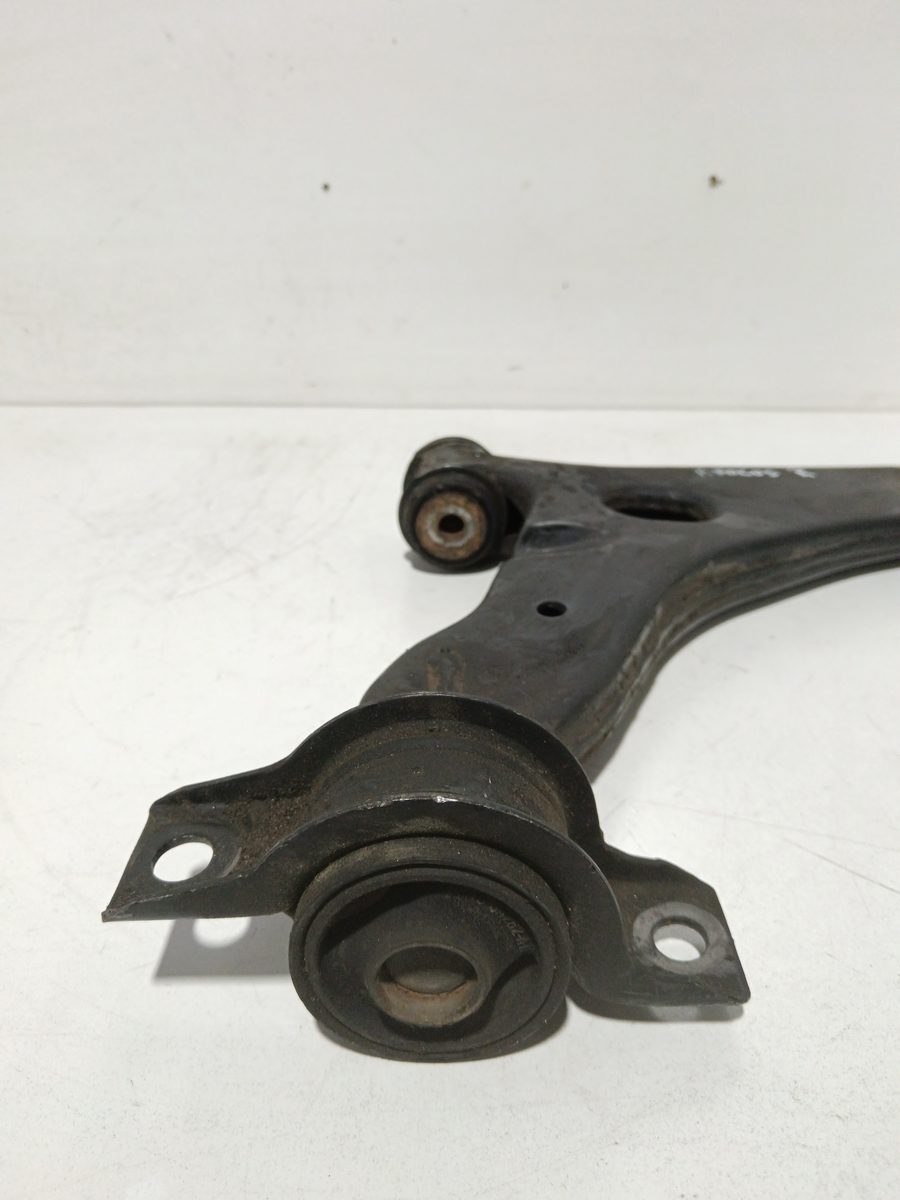 Parrilla de Suspension Inferior Trasera Derecha Ford Focus Berlina (CAK) 98AG30423051A