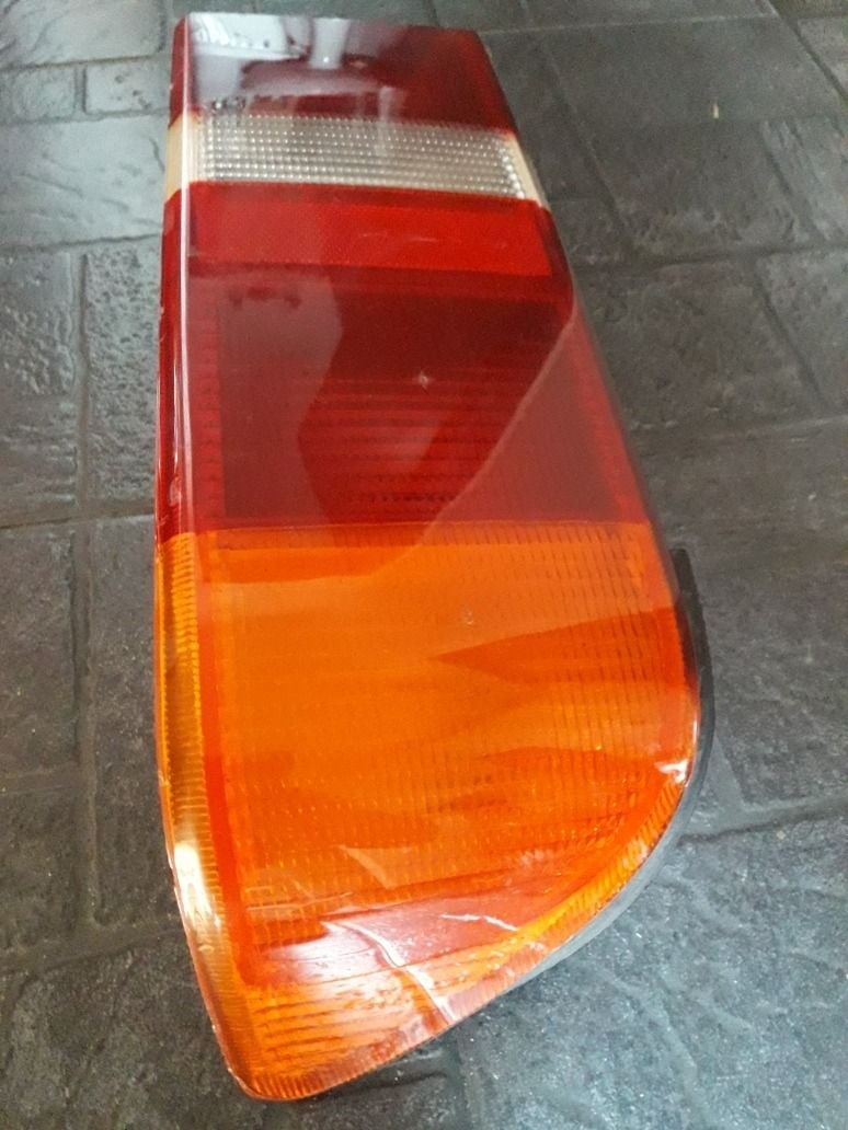 Faro Ford Sierra Derecho