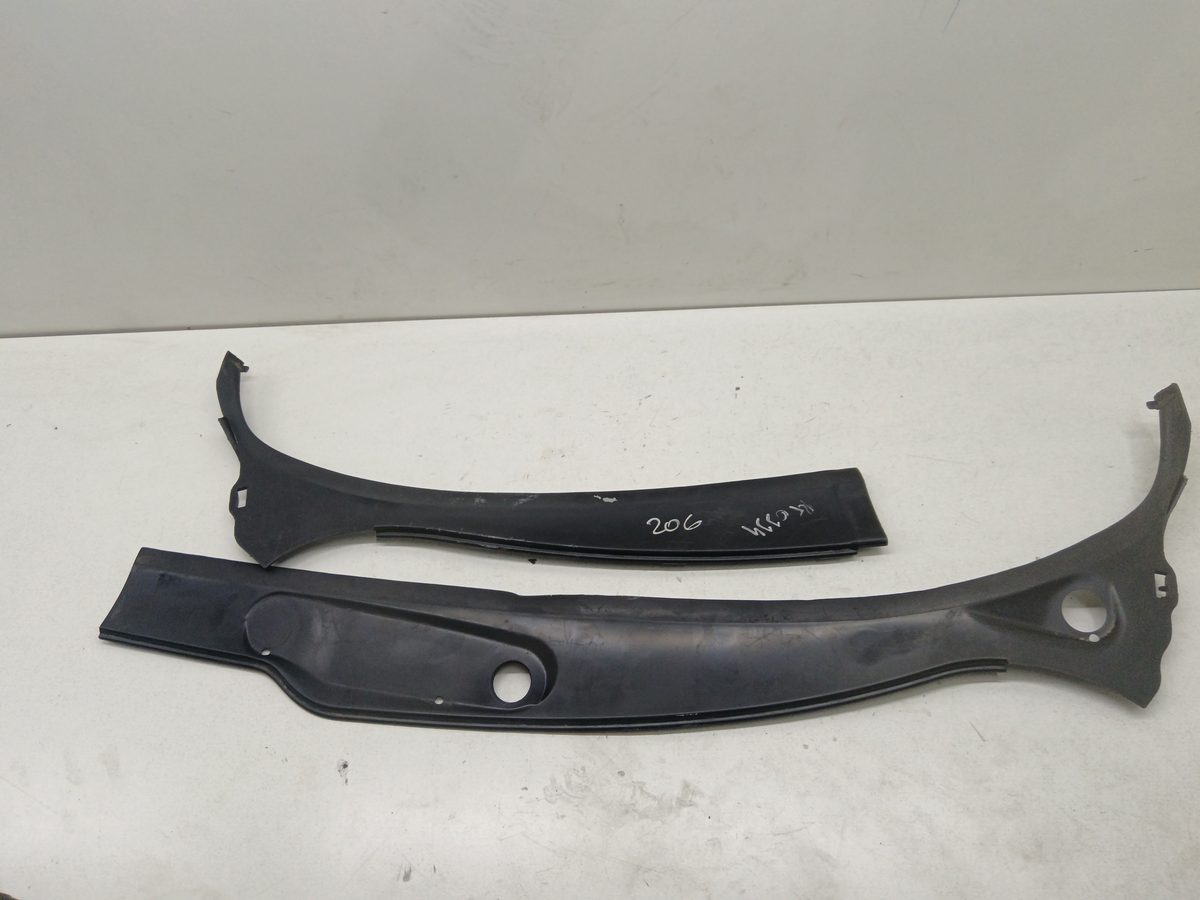 Rejilla de Torpedo Peugeot 206 4-trg. desde 2006 XR