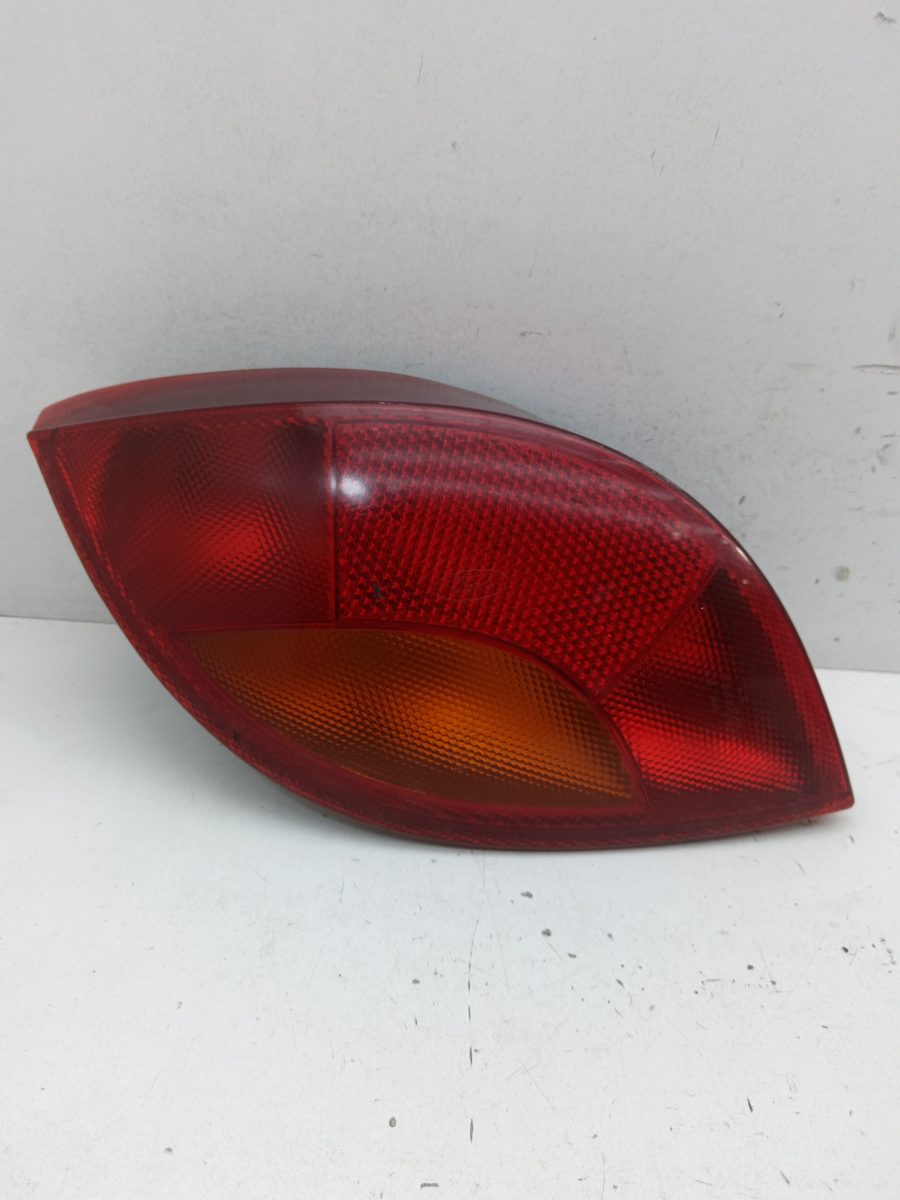 Farol Trasero Izquierdo Exterior Ford Ka (CCQ) 1996-2008 Básico