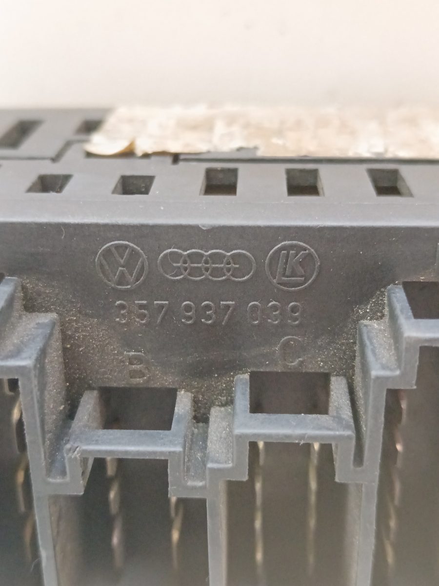 Caja Reles / Fusibles Volkswagen Polo (9N1) 2001-2005 Conceptline 1.9L 47kW 357937039