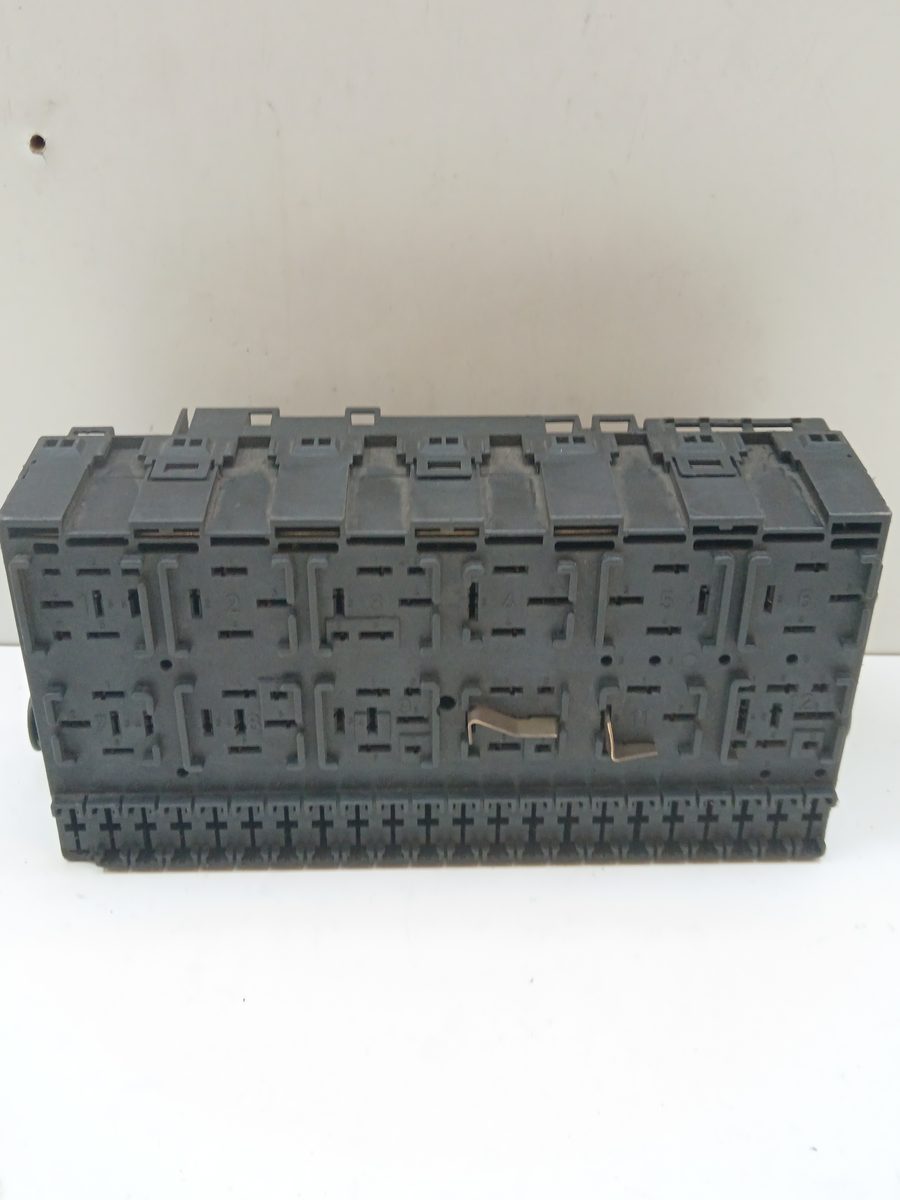 Caja Reles / Fusibles Volkswagen Polo (9N1) 2001-2005 Conceptline 1.9L 47kW 357937039