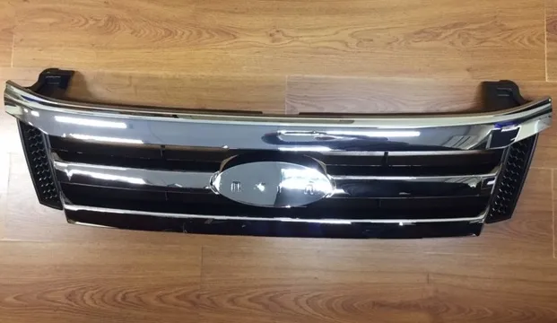 Parrilla frontal cromada