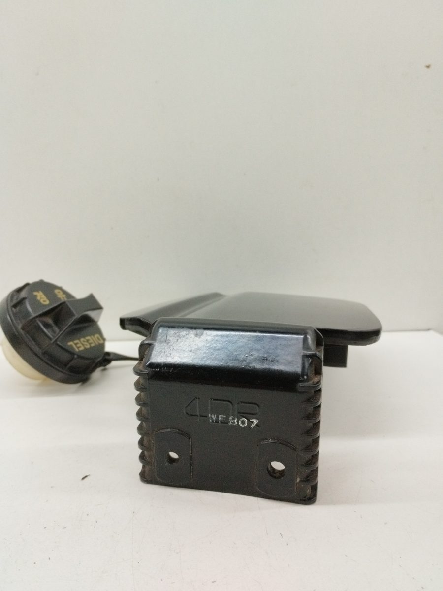 Tapa Exterior Combustible Kia Cerato 2004-2007 CRDI 695102F000