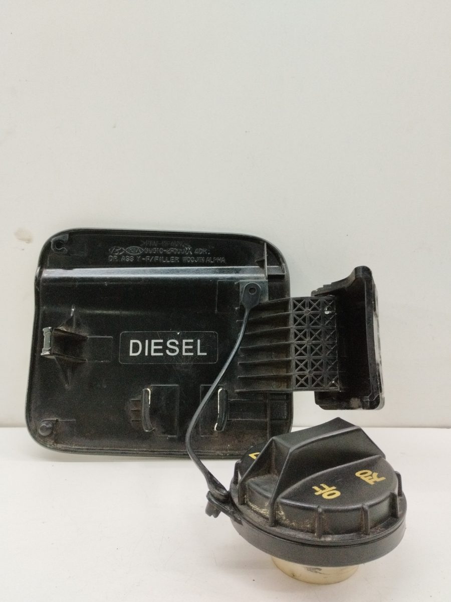 Tapa Exterior Combustible Kia Cerato 2004-2007 CRDI 695102F000